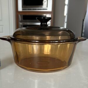 Vintage Visions Amber Glass Casserole Pot w/ Lid – 2.25L – France